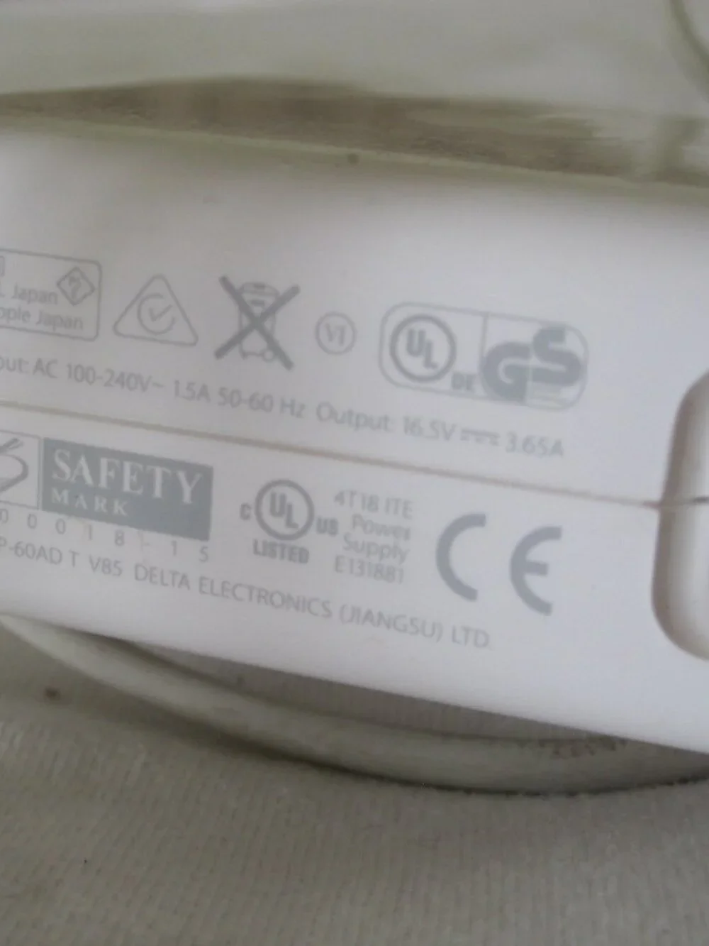Genuine Apple Power Adapter- Macbook/Magsafe ADP-60AD, 60w